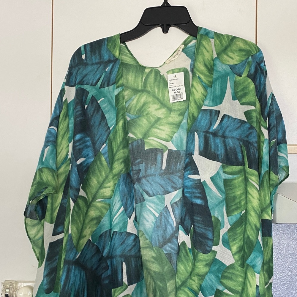 Do Everything in Love Green and Blue Leaf Print Kimono